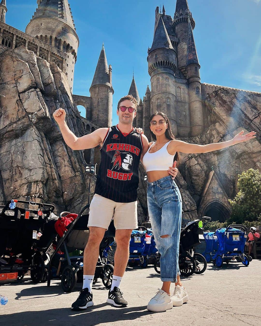 ニコール・シャージンガーのインスタグラム：「🎢🦖💛 @te11」