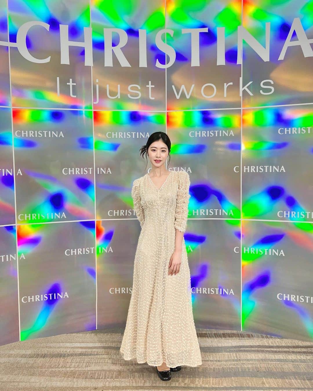 加藤美南のインスタグラム：「愛用しているスキンケアブランドCHRISTINA Japanさんのパーティーにご招待頂きました🪅  クリスティーナさんの商品に対する熱い想いと素敵な会に心弾ませて貰いとても楽しい夜でした🌹  #christina #クリスティーナ」