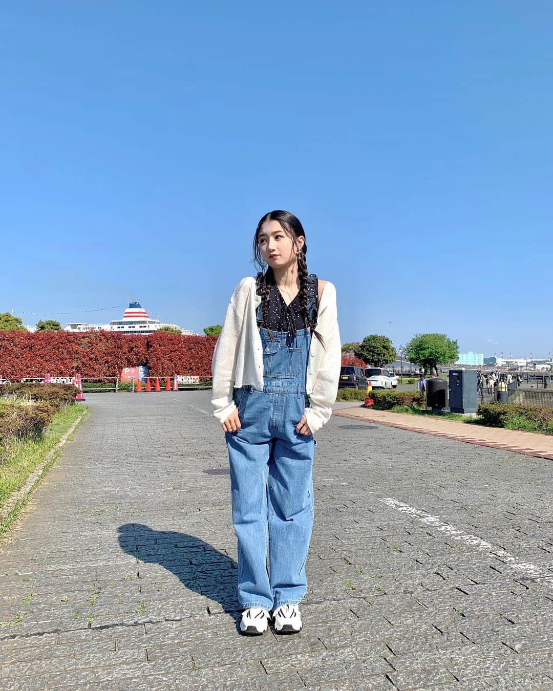 塩月希依音のインスタグラム：「何枚目が好き？♡  #code#コーデ#fashion #ファッション#はる #春#spring #春コーデ #shein #sheinコーデ#デニム#デニムコーデ #カジュアル#カジュアルコーデ #jk#ljk #05#05년생 #05line」