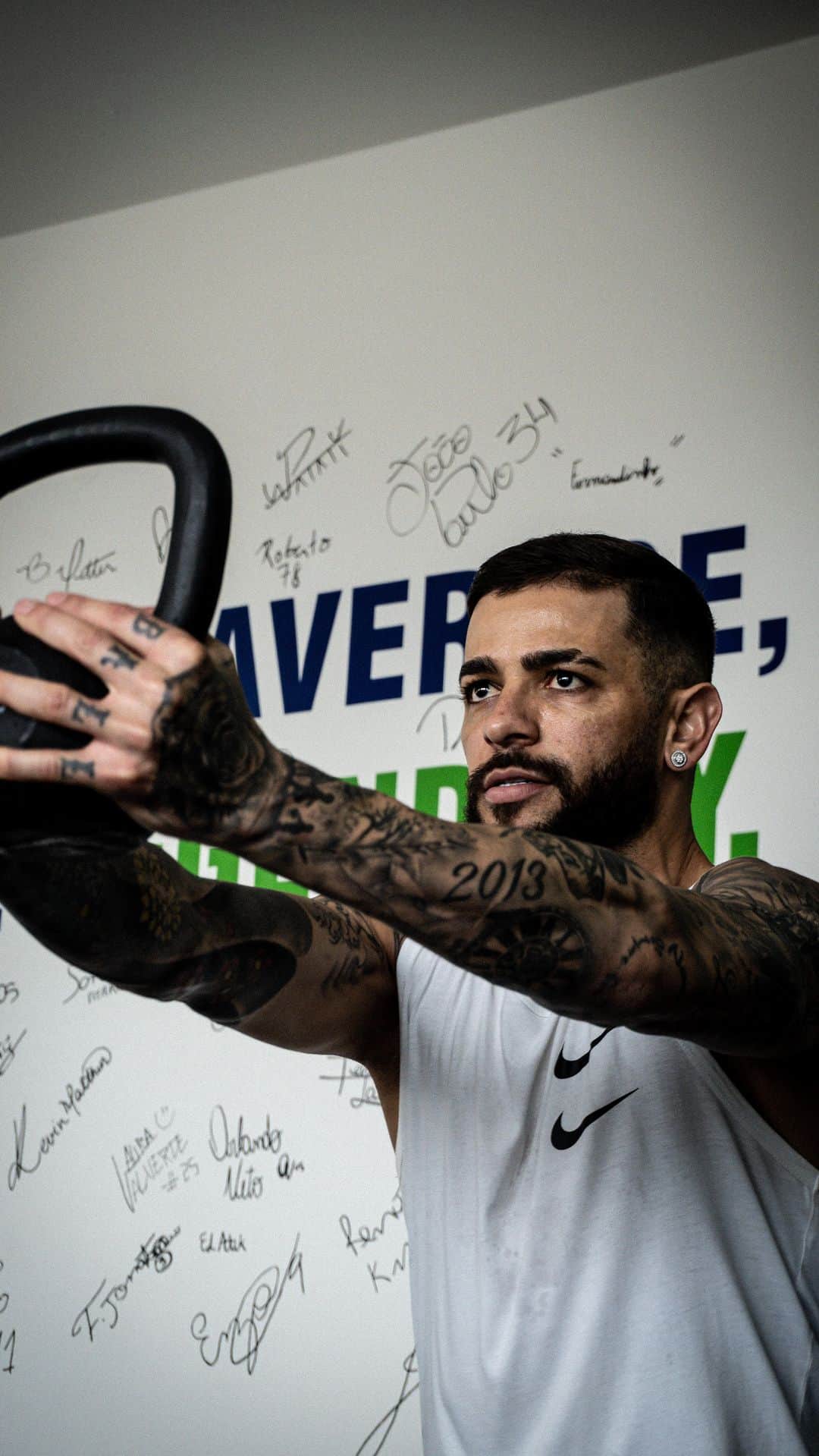 のインスタグラム：「Atender e corresponder as expectativas de um atleta de nível europeu é motivo de orgulho para a Athletic Force! 🌍📈  Trabalho realizado com o craque @jr_caicara80! 🏃‍♂️🏋️‍♂️」