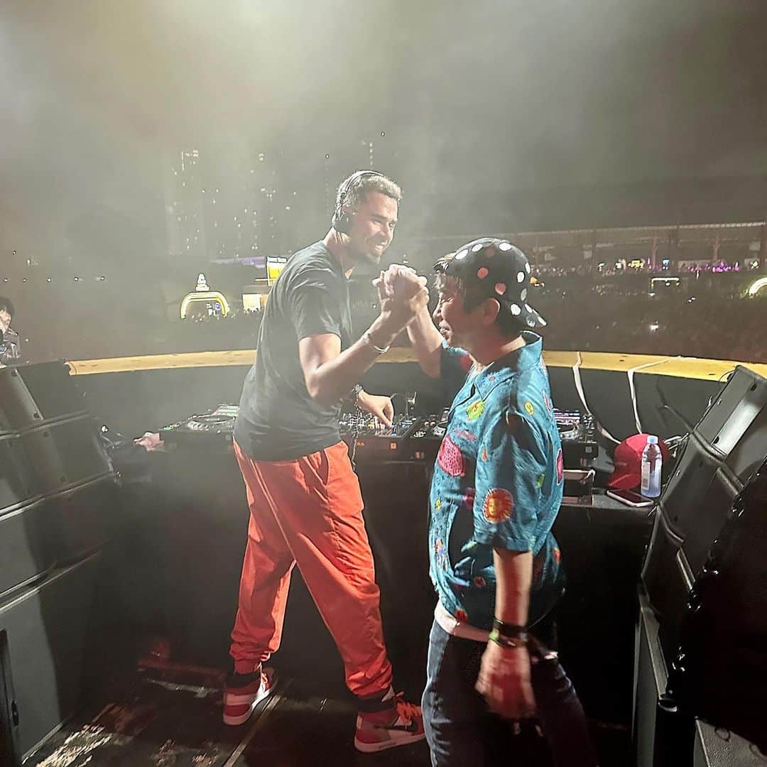 松浦勝人さんのインスタグラム写真 - (松浦勝人Instagram)「AFROJACK with his stage. Siam Songkran in Bangkok.  #afrojack  #siamson #avex #maxmatsuura #松浦勝人 @afrojack」4月13日 23時33分 - max_matsuura