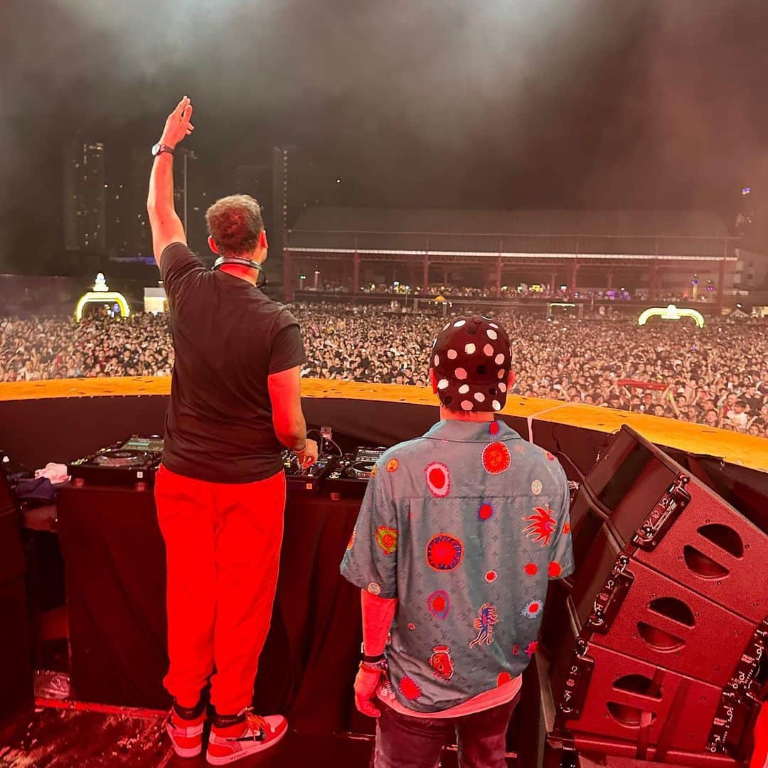 松浦勝人さんのインスタグラム写真 - (松浦勝人Instagram)「AFROJACK with his stage. Siam Songkran in Bangkok.  #afrojack  #siamson #avex #maxmatsuura #松浦勝人 @afrojack」4月13日 23時33分 - max_matsuura