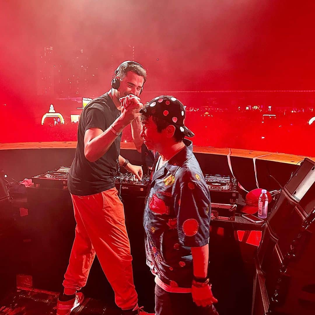 松浦勝人さんのインスタグラム写真 - (松浦勝人Instagram)「AFROJACK with his stage. Siam Songkran in Bangkok.  #afrojack  #siamson #avex #maxmatsuura #松浦勝人 @afrojack」4月13日 23時33分 - max_matsuura