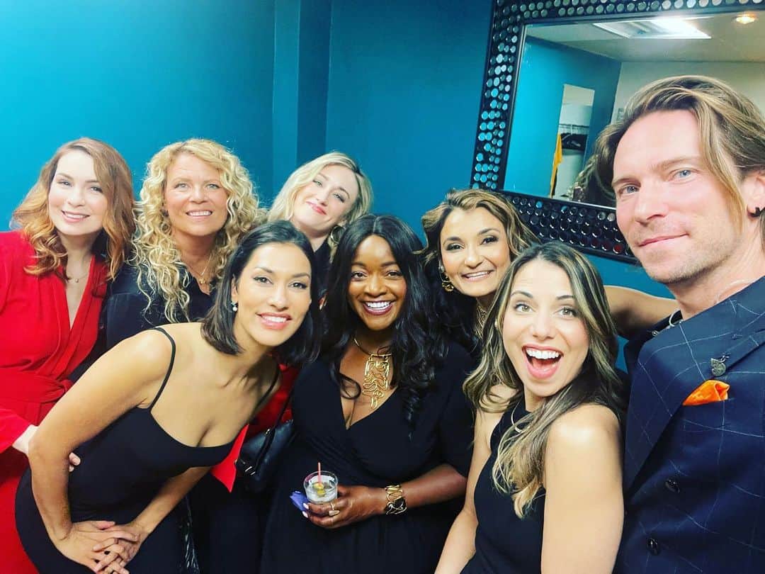 フェリシア・デイのインスタグラム：「Had so much fun at the Stray Gods event last night. Honored to be a part of the cast and hang with this incredibly talented group of people! You guys are not going to believe the singing in this video game! August 3rd!」