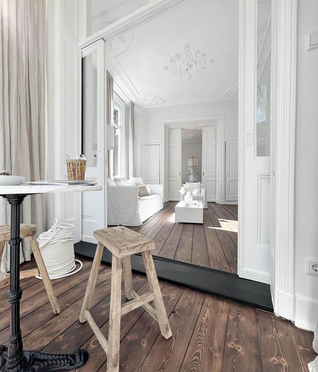 My Interiorのインスタグラム：「Pure fine home of @anjawillemsen Floor to roof top is soo lovely  #interior #interiordesign #home #homedesign #homebeautiful #woodfloor #woodenfloor #love #lovely」