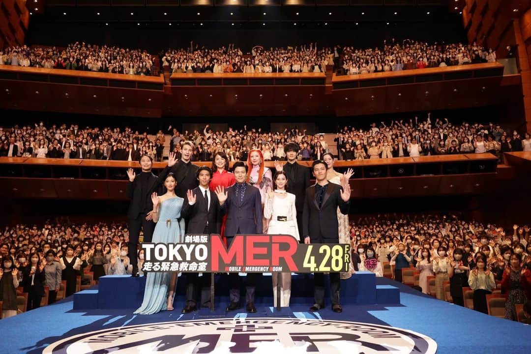フォンチーのインスタグラム：「先日の 劇場版 『TOKYO MER〜走る緊急救命室〜』 完成披露試写会に御来場下さった皆様 ありがとうございました。 ⁡ お客様と同じ時間を共有出来た事が何よりも嬉しく、幸せな時間でした。 まだ完成披露試写会なのに、公開初日みたいな感覚です。笑 ⁡ 4月16日(日) TBS 『TOKYO MER〜隅田川ミッション〜』 ⁡ 4月28日(金) 劇場版 『TOKYO MER〜走る緊急救命室〜』 ⁡ 是非、お楽しみに(^^) ⁡ the other day Movie version "TOKYO MER ~Running Emergency Room~" Everyone who came to the completion preview thank you very much. ⁡ It was a happy and happy time to be able to share the same time with our customers. ⁡ Even though it's still a preview showing the completion, it feels like the first day of release. smile ⁡ April 16th (Sun) TBS "TOKYO MER ~ Sumidagawa Mission ~" ⁡ Friday, April 28th Movie version "TOKYO MER ~Running Emergency Room~" ⁡ Please look forward to it (^^) ⁡ ngày khác phiên bản điện ảnh "TOKYO MER ~Chạy phòng cấp cứu~" Tất cả những người đã đến xem trước hoàn thành Cảm ơn rất nhiều. ⁡ Đó là khoảng thời gian vui vẻ và hạnh phúc khi được cùng quý khách hàng chia sẻ. ⁡ Mặc dù nó vẫn là một bản xem trước cho thấy quá trình hoàn thành, nhưng nó giống như ngày đầu tiên phát hành. nụ cười ⁡ Ngày 16 tháng 4 (CN) TBS "TOKYO MER ~ Nhiệm vụ Sumidagawa ~" ⁡ thứ sáu, ngày 28 tháng 4 phiên bản điện ảnh "TOKYO MER ~Chạy phòng cấp cứu~" ⁡ Mong các bạn đón xem (^^)  👠Christian Louboutin 💍STAR JEWELRY」