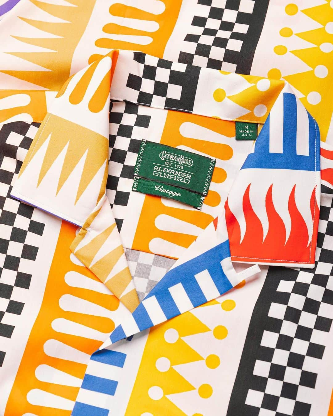 ギットマンブラザーズさんのインスタグラム写真 - (ギットマンブラザーズInstagram)「Palio, our latest collaborative release with mid-century designer Alexander Girard, is now available on our website! The wildly vivid print was designed in 1964 and pulls inspiration from team jerseys in the historic Italian horse race Palio di Siena. Accompanying Palio is a re-release of three past collaborative styles: January (1963), Flores (1960), and International Love (1961) #MadeInUSA」4月13日 23時59分 - gitmanvintage