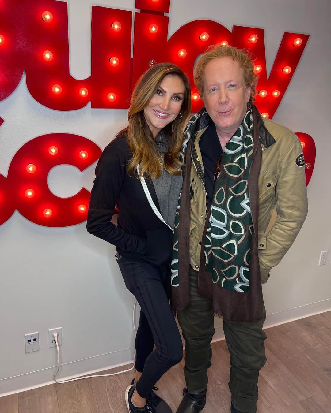 ヘザー・マクドナルドのインスタグラム：「Brandy and Julie, and I discuss a woman who has size 18 feet but refuses to join Only Fans. What would you do if you had two vaginas? Then I have a photographer for the Stars, Scott Nathan. Scott is a hilarious storyteller who does not hold back when he shares about crazy Hollywood parties, jobs, and con women he dated. He also coined the Whore Whisperer giving great advice to proud sugar babies on how to get the most out of their situation. Enjoy! #hollywood #stories #famous #sugarbaby #sugardaddy #love #relationships #sex #career #feet #fetish #secrets」