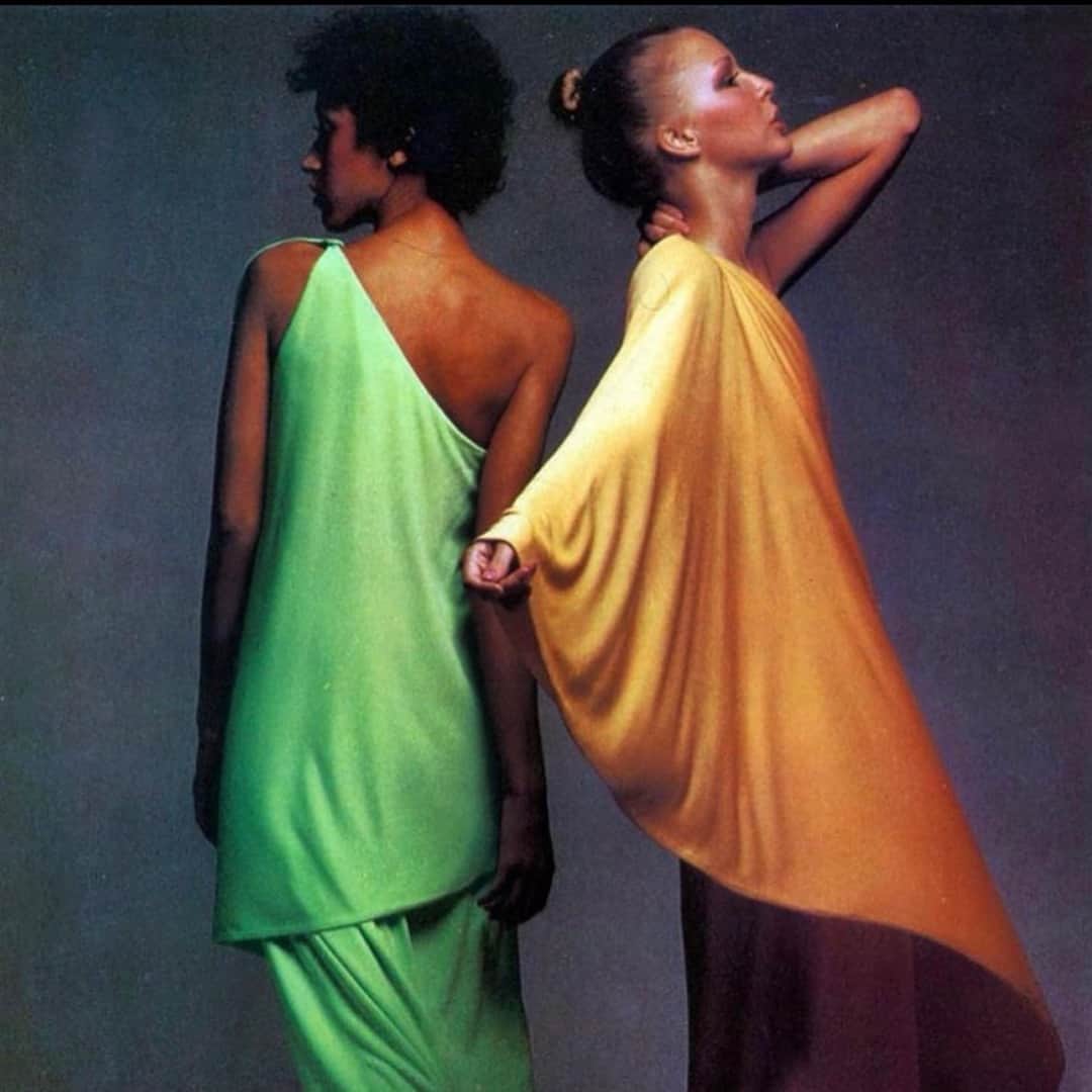ホルストンのインスタグラム：「Throwback Thursday — We love a Vintage Halston moment.」