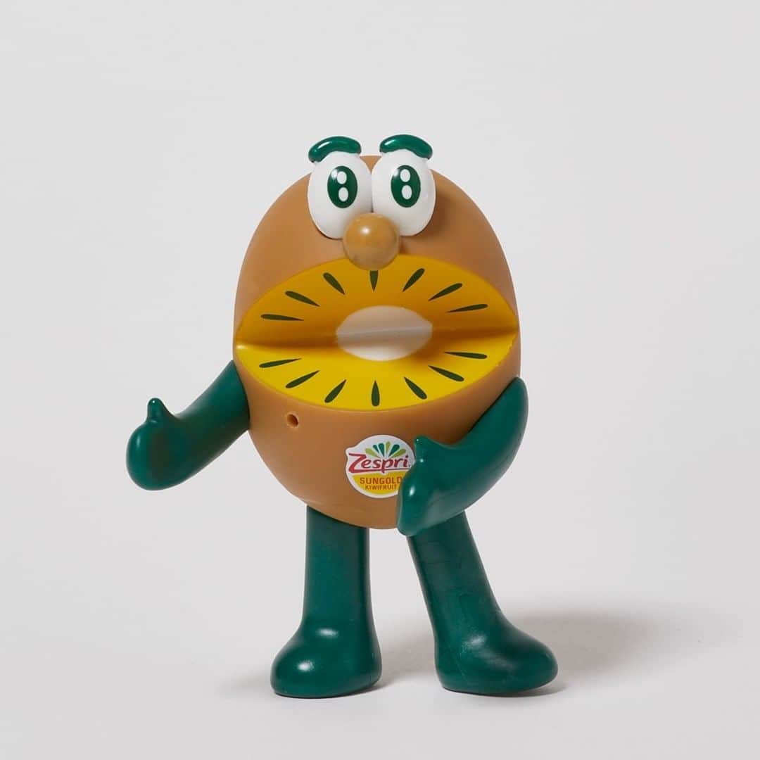GLOWさんのインスタグラム写真 - (GLOWInstagram)「【4月17日先行予約開始！　GLOW9月号 ゼスプリ キウイブラザーズ付録】  待望のゼスプリ キウイブラザーズが7月28日発売GLOW9月号付録に登場！　とびきり可愛い、とびきりレアなGLOWだけのオリジナルアイテムが完成しました！　今回は特別に先行予約を実施します！  ◆予約期間…2023年4月17日（月）～4月21日（金） ◆予約方法…宝島チャンネル、ネット書店（アマゾン、セブンネットショッピング、HMVほか）にて予約受付。サイトにアクセスして予約して！  付録アイテムは『ゼスプリ キウイブラザーズ フルーツピックセット』!　  フルーツピック入りのバケツを抱えているグリーンとゴールド。飾って可愛い♡　使って楽しい♡　GLOW付録だけのオリジナルデザイン。  組み立て式なのでグリーン、ゴールド、バケツがそれぞれ単体にもなります。フルーツピックはキウイのお花をデザインしました。  キウイブラザーズが付録のGLOW9月号は7月28日発売 特別価格1580円。入手困難になる前に、今回の先行予約でぜひゲットしてくださいませ。  ※付録の色みやデザイン、サイズは変更になる場合があります。 ※ご使用のパソコンのモニターやスマートフォンの画面によっては、商品の色合いが、画面表示上のものと現物で異なる場合があります。  #ゼスプリ　#キウイブラザーズ　#付録　#先行予約　#glow9月号　#7月28日発売  @zespri_jp」4月14日 0時00分 - glow_tkj
