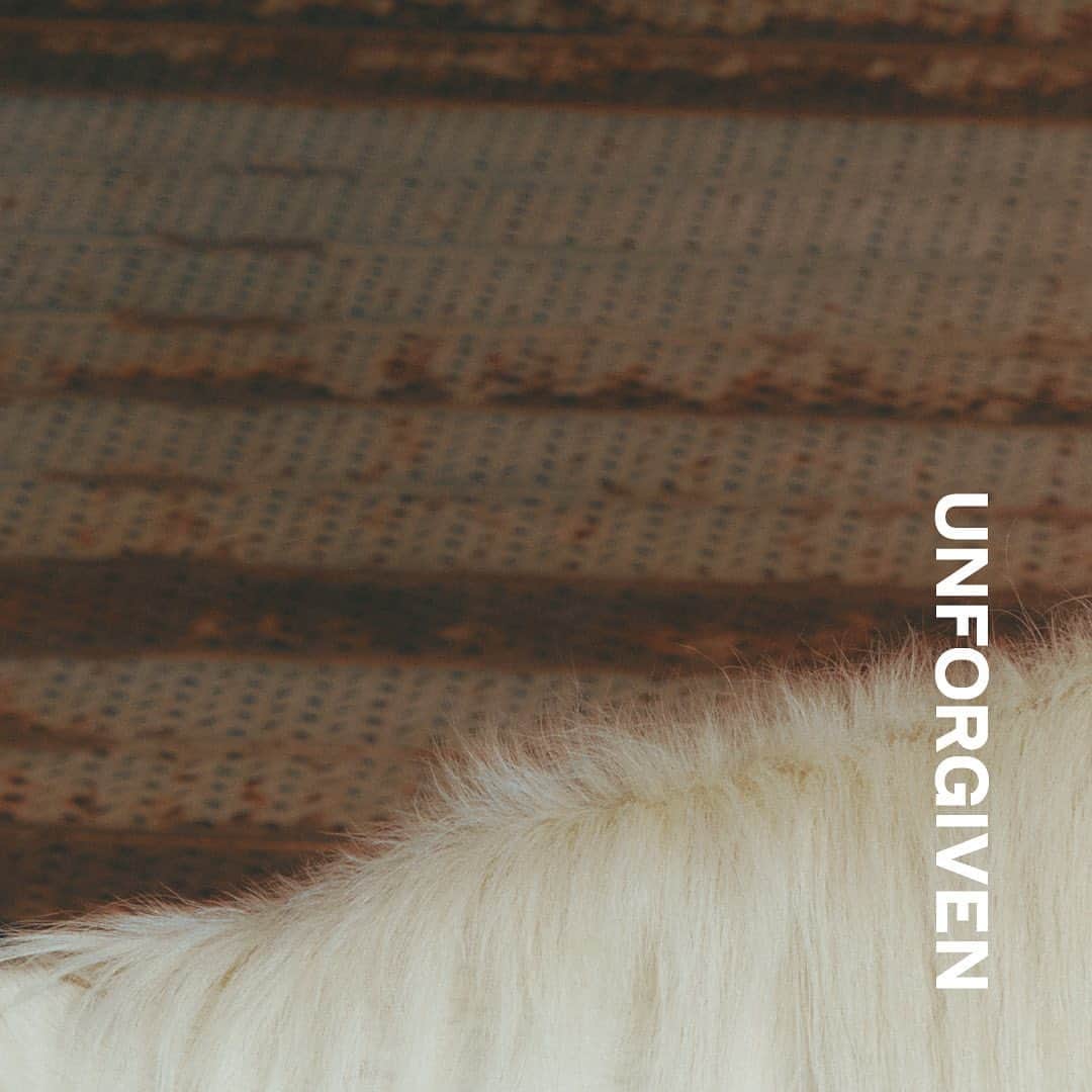 LE SSERAFIMさんのインスタグラム写真 - (LE SSERAFIMInstagram)「LE SSERAFIM 1st Studio Album 'UNFORGIVEN' CONCEPT PHOTO DUSTY AMBER  2023.05.01 6PM (KST)  #LE_SSERAFIM #르세라핌 #UNFORGIVEN」4月14日 0時07分 - le_sserafim