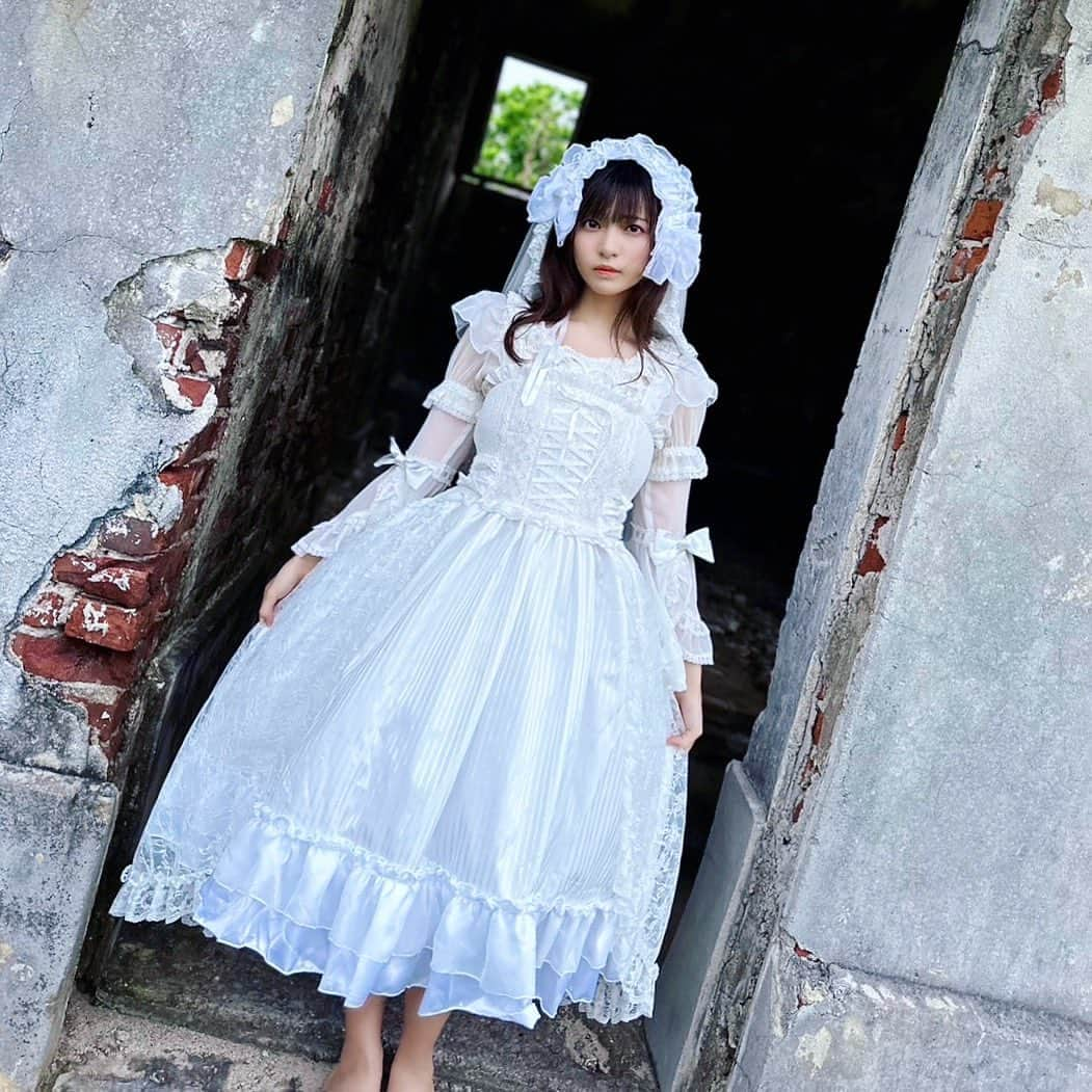 根尾あかりのインスタグラム：「🤍✞ 𝙼𝚁 𝚌𝚘𝚛𝚜𝚎𝚝 ✞🤍  #lolitadress #ロリィタ #ロリィタコーデ #ロリータ #lolitafashion#ootd #sweetlolita #lolitacoord #jfashion  #lolitagirl  #mrcorset #dailylolita  #lolitacommunity #lolitaoutfit #lolita #ロリータファッション #eglfashion #gothiclolita #ロリータ服 #ロリィタファッション #蘿莉塔  #洛兩塔 #harajukufashion #classiclolita #原宿ファッション #로리타 #lo娘」