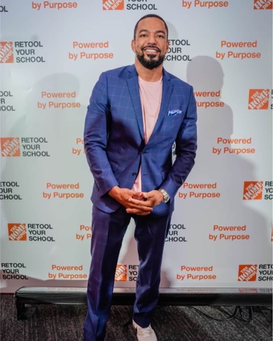 ラズ・アロンソのインスタグラム：「HBCUs, you did it! Cheers to another successful Retool Your School year! Congrats to all of the schools who took home a win, and to my alma mater @howard1867, YOU KNOW! #retoolyourschool #RYSawardscelebration #HBCUlove」