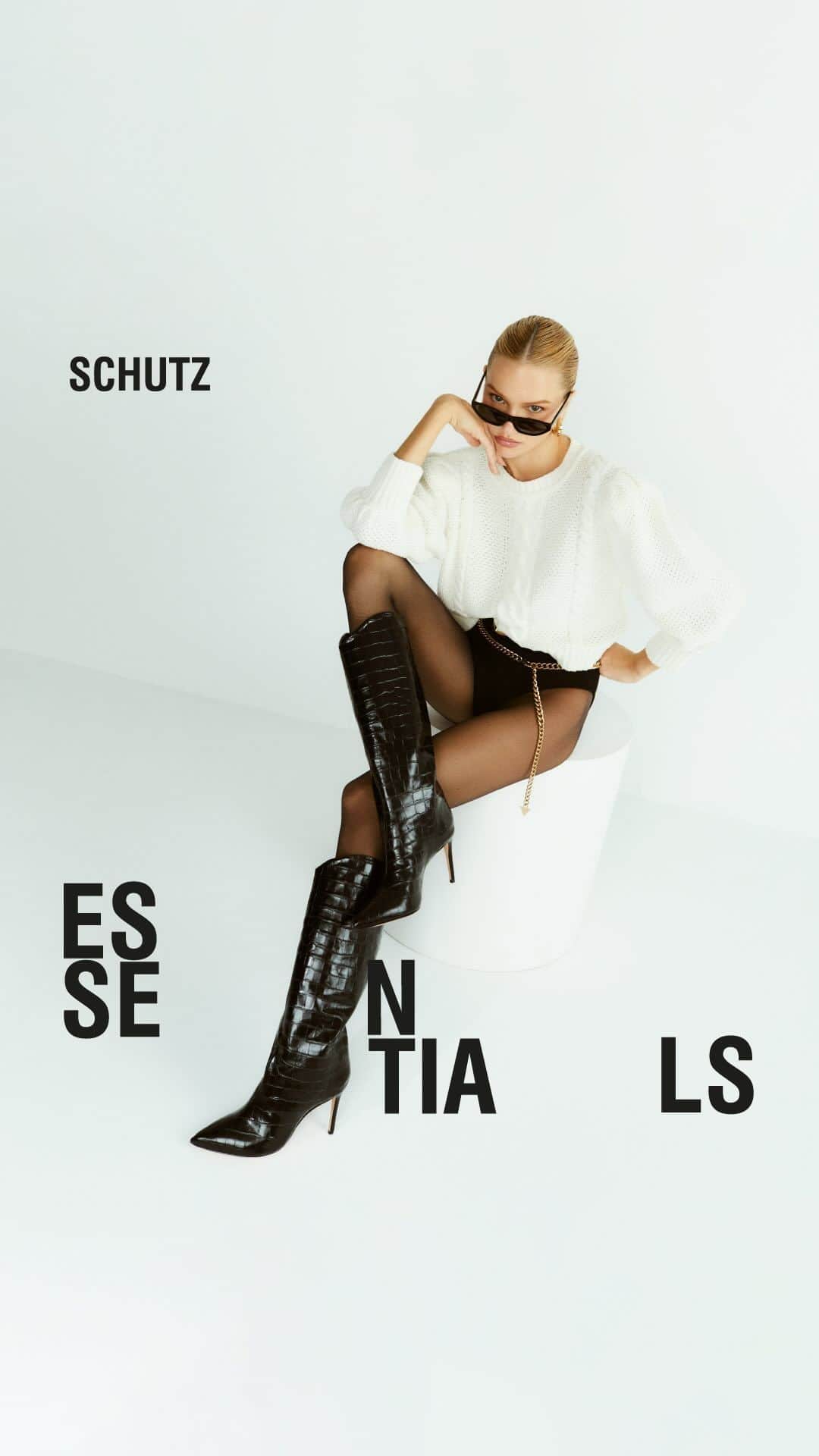 Schutzのインスタグラム：「Clássica com seu bico e salto finos, essa bota vai ser seu melhor curinga para produções poderosas e sofisticadas!   #Schutz #SchutzBoots」