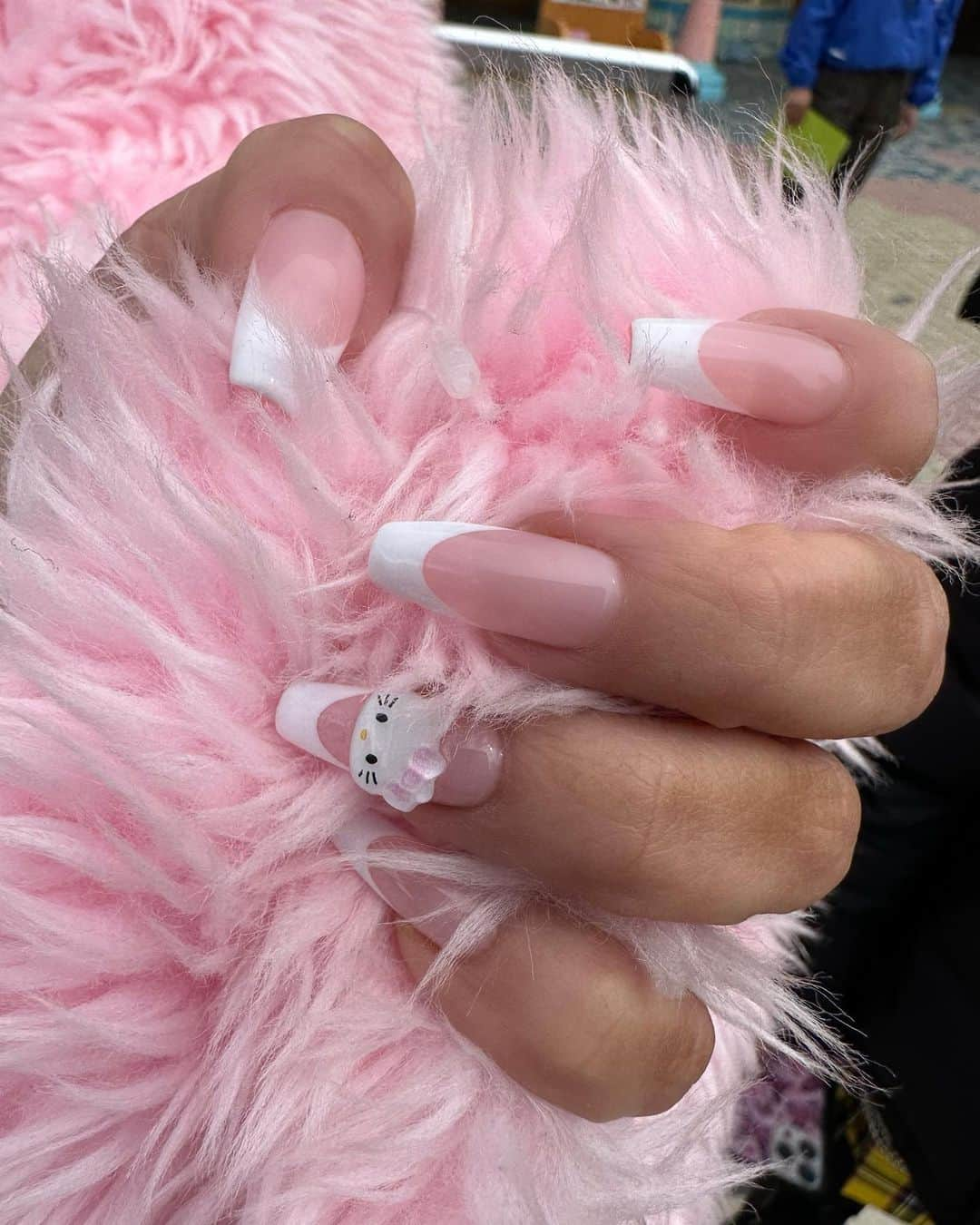 キム・カーダシアンさんのインスタグラム写真 - (キム・カーダシアンInstagram)「still the cutest 🌸🎀 @kimkimnails」4月14日 0時29分 - kimkardashian