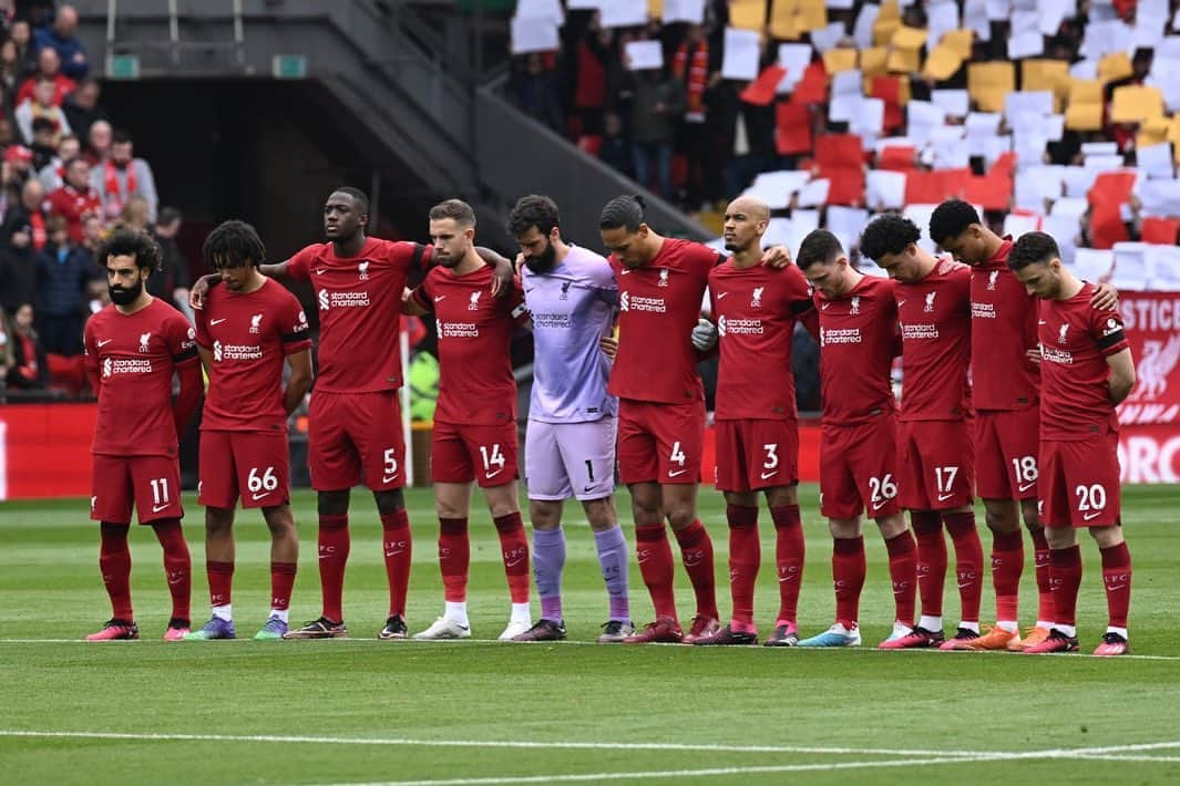 ジョーダン・ヘンダーソンのインスタグラム：「Justice for the 97 🌹 Thank you to the fans today. #YNWA」