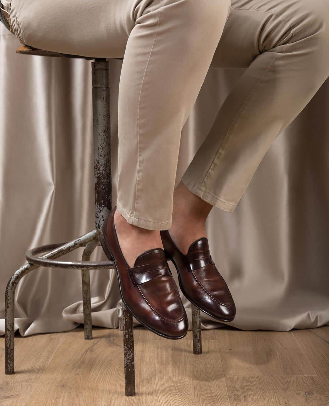アルベルトファッシャーニのインスタグラム：「Loafers are the perfect accessory to give your wardrobe a luxe look. Classy, chic, and timeless, they go with everything and help you look polished in any situation. ⁠ ⁠ So why not give your wardrobe a boost and get the perfect loafers today? ⁠ ⁠ BRIAN 61011⁠ Online & in stores:⁠ www.albertofasciani.it⁠ ⁠ ⁠ #shopnow #loafers #classy」