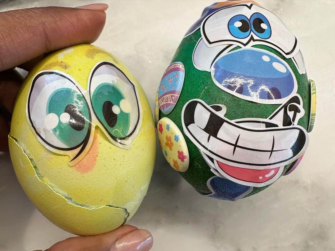 ミンディ・カリングさんのインスタグラム写真 - (ミンディ・カリングInstagram)「I think these eggs are like, beautiful? And YES re: comments my thought was instantly “we are eating egg curry this week, all week.” Any other Indian parents think the same?」4月10日 3時45分 - mindykaling