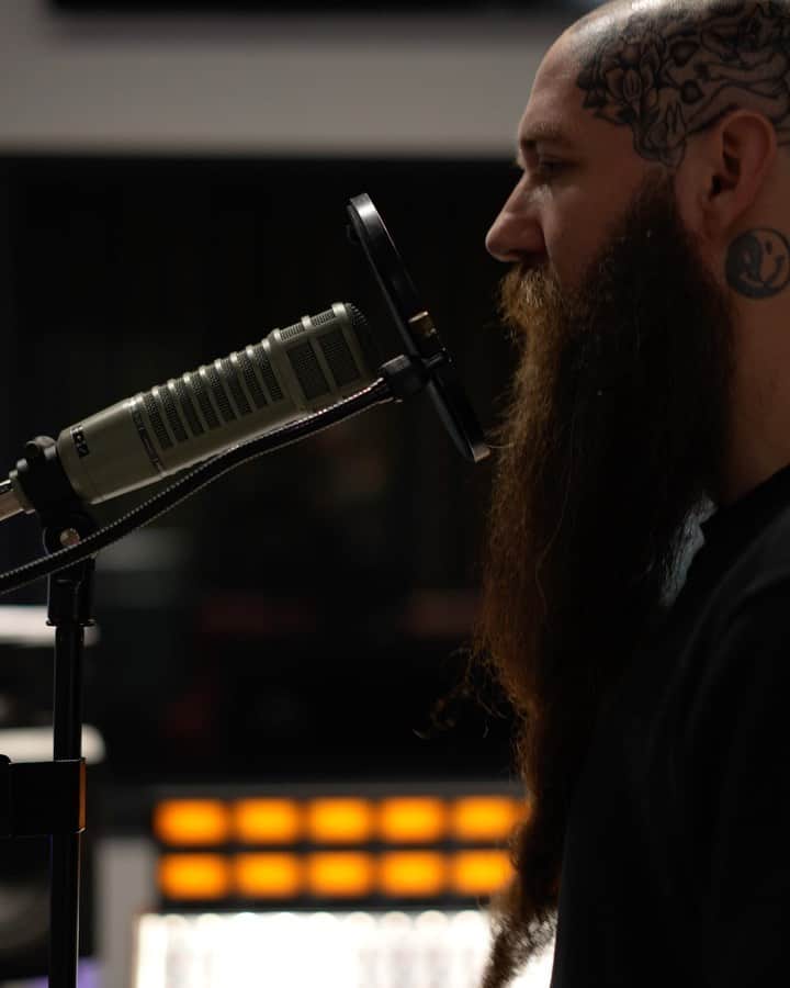 Dream Beardのインスタグラム：「… 🤫  Music by the wizard @mattmakesmetal   #metal #metalhead #metalmusic #metalcore」