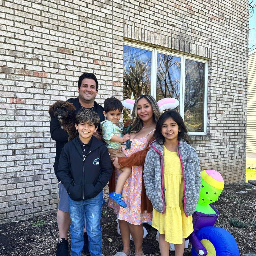 ニコール・ ポリッツィのインスタグラム：「Happy Easter 🐣🐰🐇」