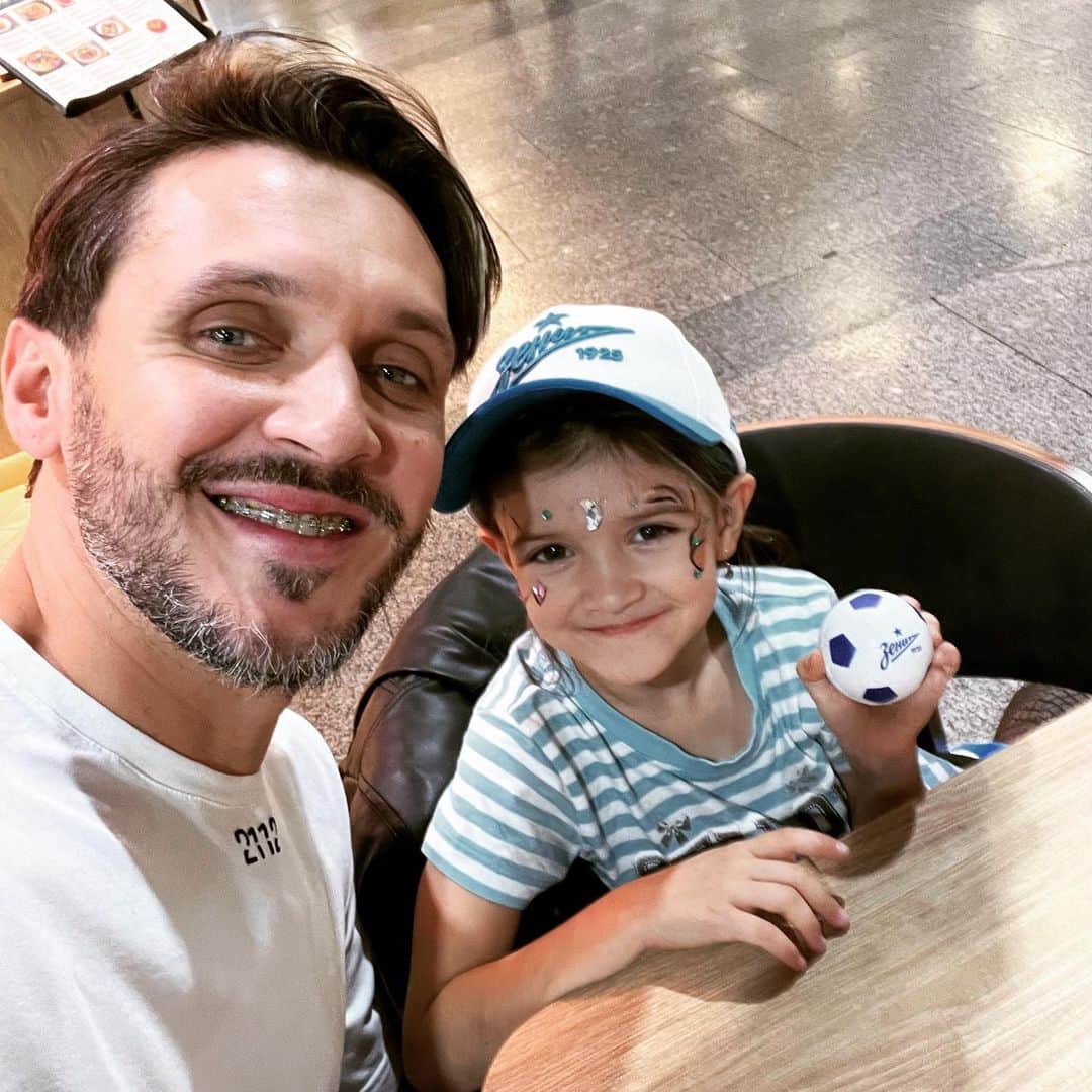 のインスタグラム：「До новых встреч, город победителей!!! Зенит-Чемпион! Дзюба не забил, а мы отработали 2 супер шоу @teamtutberidze_official при полном аншлаге! Спасибо Питер, обожаю! Чистый кайф!!!」
