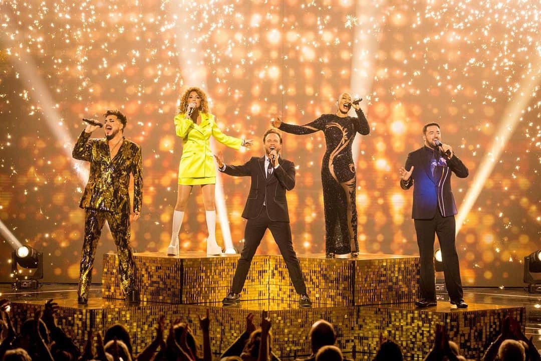 オリー・マーズのインスタグラム：「WELL DONE TO OUR STARSTRUCK CHAMP ABBIE 🏆 Incredible final last night well done! Thanks to you all for watching, I’ve had the best time working on this show again, the judges were awesome as ever plus the amazing team behind it all putting it together! Stay cheeky and I’ll see ya soon for Season 3 👀🤩👌🏻」