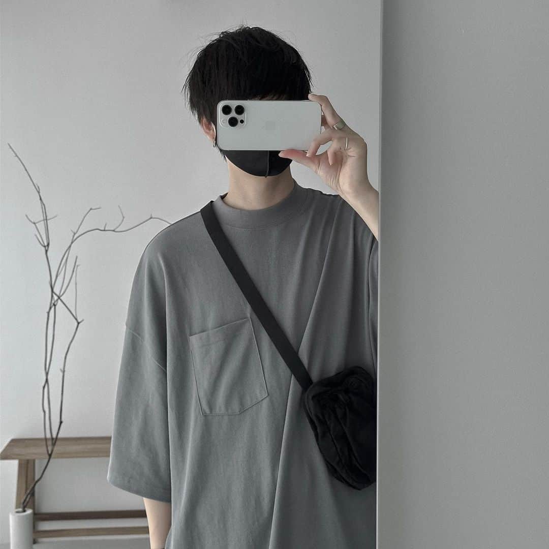 JUN / Yohukasiのインスタグラム：「outfit🎧  夏は小さいバッグも好きだけど 大容量のリュックも良いですよね #remer #シンプルコーデ」