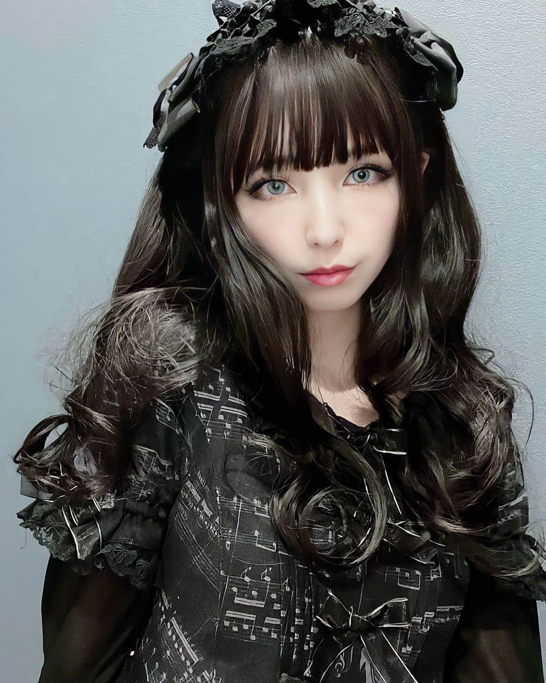 皆方由衣のインスタグラム：「YouTubeでゴスロリメイク紹介しました！  #lolitafashion #ゴスロリ #ロリータ #gothiclolita #gothicstyle #ゴス」