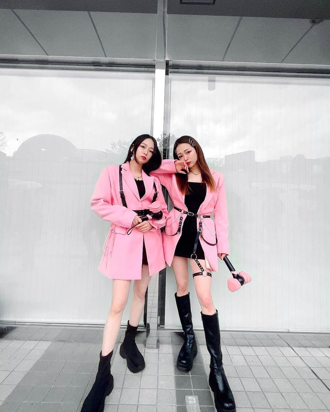 KEIのインスタグラム：「#BLACKPINK #BORNPINK  w/ @oh_oktwins #双子 #一卵性双生児 #双子コーデ #リンクコーデ」