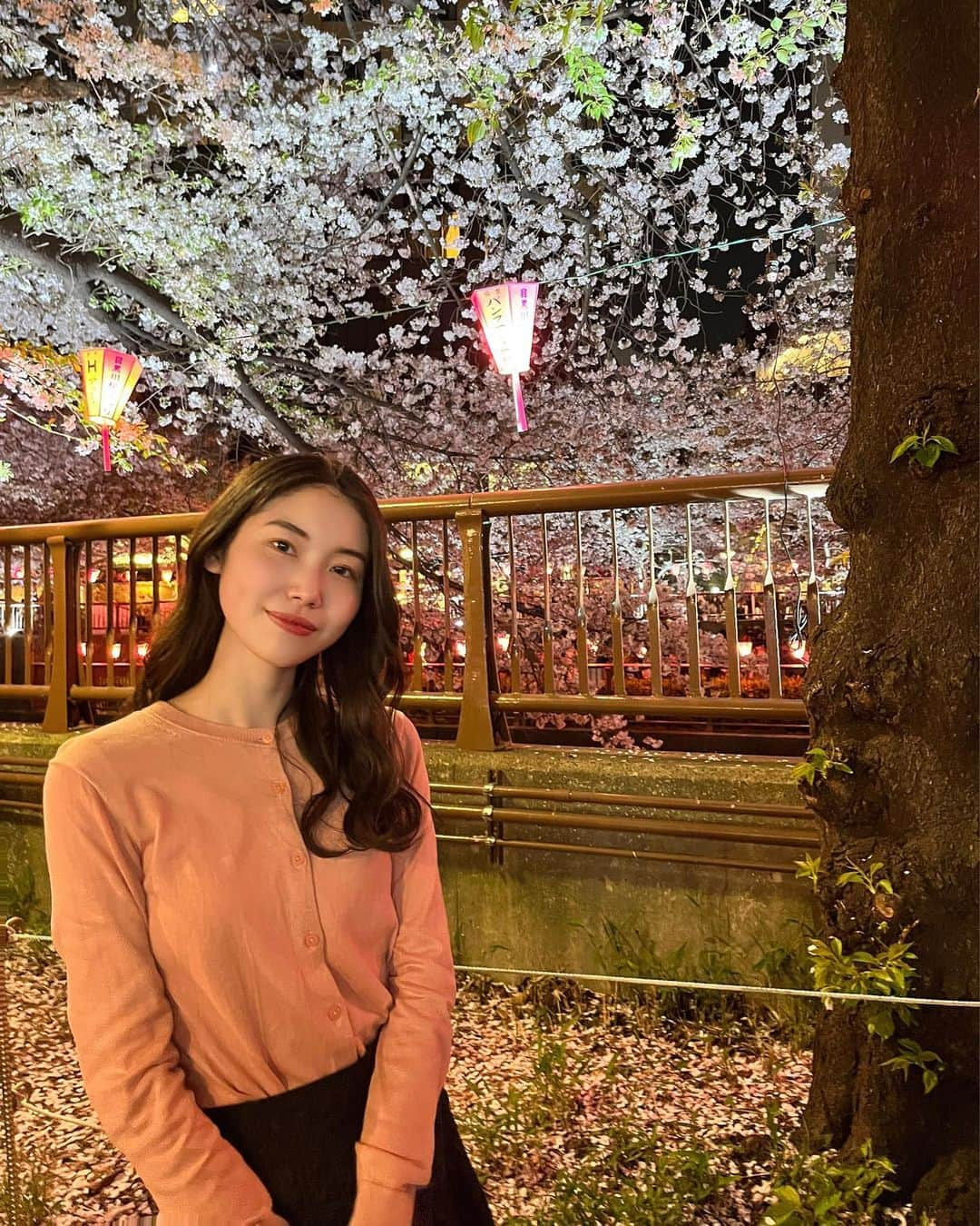 小川沙樹さんのインスタグラム写真 - (小川沙樹Instagram)「先週は超花見weekでした🌸 去年はバタバタしていて行けなかったので今年は行きたい所全部行きました！ 念願の目黒川の桜と幸手権現堂。 散り始めた桜が川に浮かんでいて、それはそれで風情がありました🥰 来年はどこの花見に行こうかな…」4月9日 20時00分 - ogawa__saki