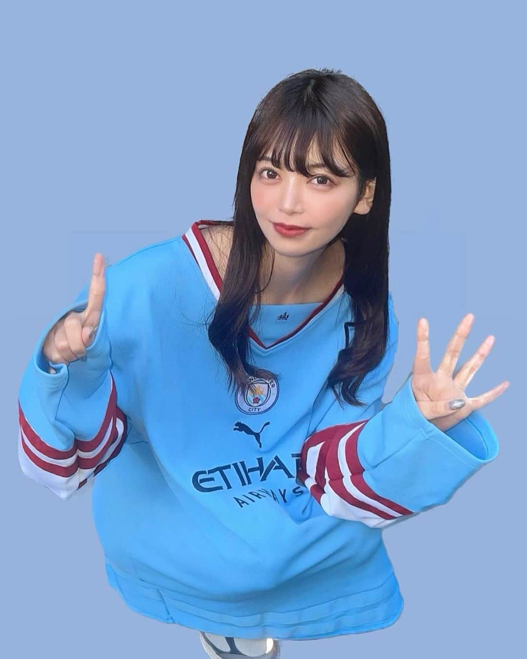 のインスタグラム：「🩵 Southampton 1-4 Man City  45'⚽️ハーランド 👟デブライネ 58'⚽️グリーリッシュ 68'⚽️ハーランド 👟グリーリッシュ 75'⚽️アルバレス(PK)  サウサンプトン戦1-4でシティが勝ったーーー！！！  ハーランドの怪物ゴールすんごかったなあ グリーリッシュ最近イケイケでさいこう デブライネリーグ通算100アシストおめでとう アルバレスちゃんだいすき  ちなみにこの写真はしゃがんでいます  #mancity  #mcfc  #manchestercityfc  #premierleague  #マンチェスターシティ  #サッカー女子」