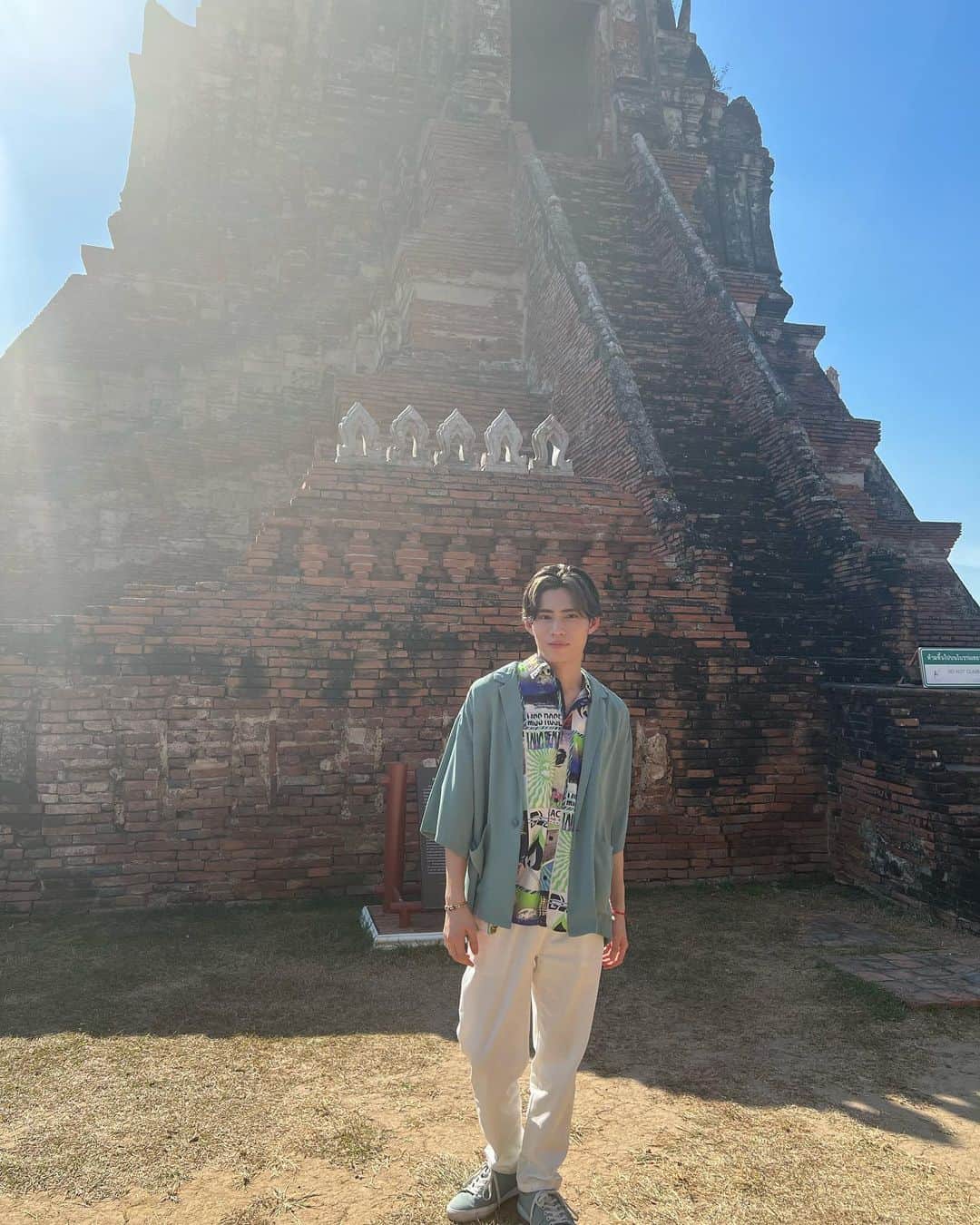 TAKUYAのインスタグラム：「どうも、 ちょっと出遅れたんですけどタイの写真あげます。 実は僕的に初海外だったので 見るもの聞くもの全てが新しくて 毎日発見ばかりでした。 なので一応自分の写真も撮ったんですけど なんか景色ばっかり撮ってましたね気がついたら笑 とにかくとても楽しかったので また海外行ってみたいなあ」