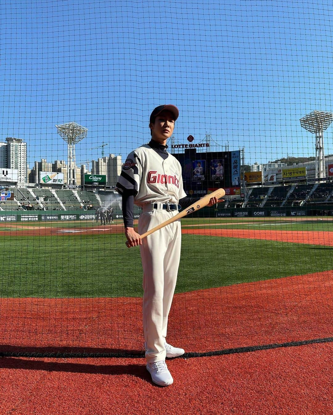 イ・スンフンさんのインスタグラム写真 - (イ・スンフンInstagram)「야구… 좋아하세요? #롯데자이언츠 ⚾️」4月9日 20時09分 - maetamong