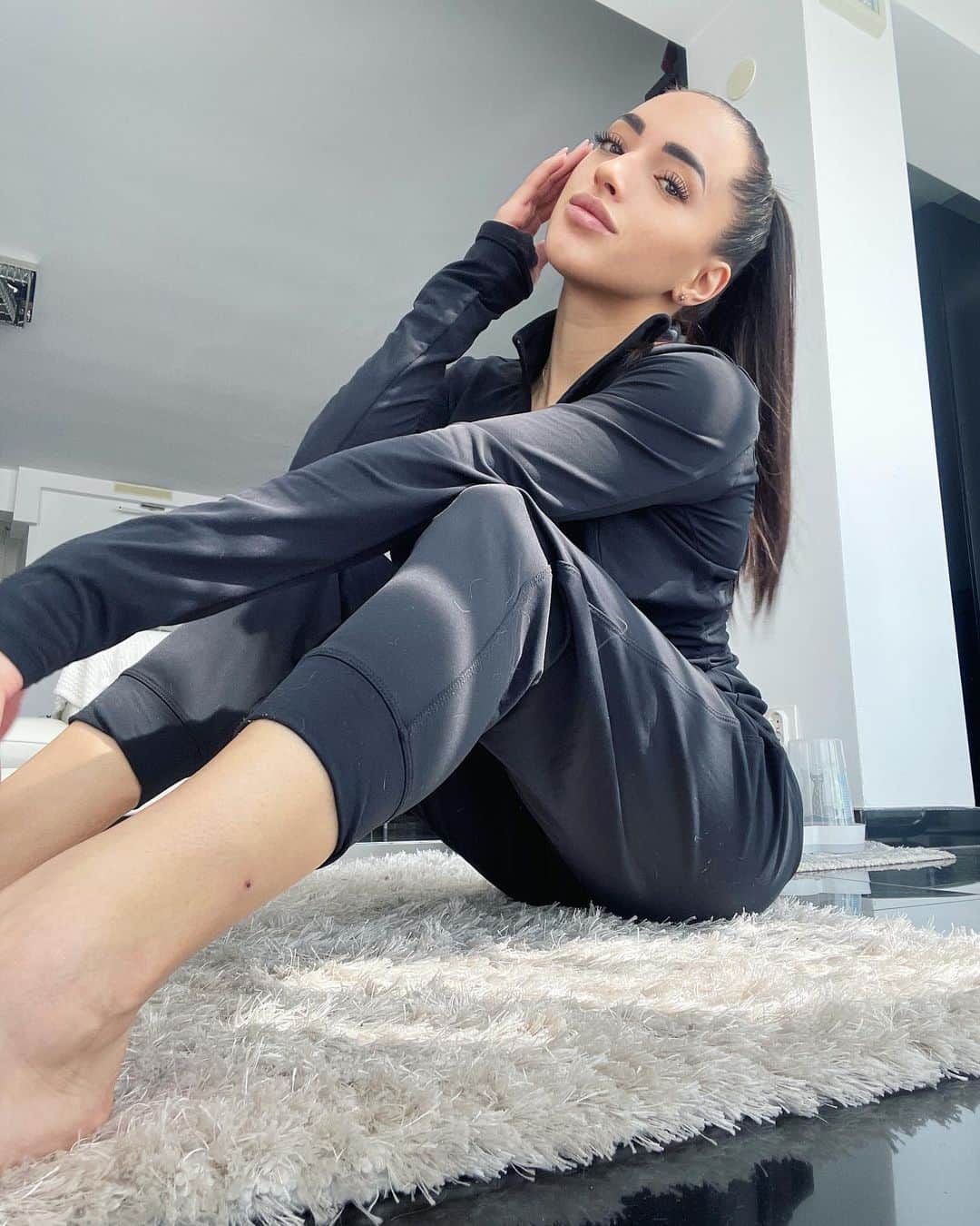 ラリサ・ヨルダケのインスタグラム：「Karma notice everything 🤍  #befair 😉」