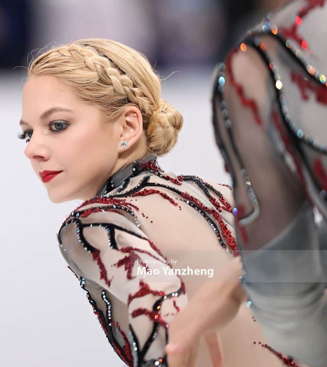 アレクサ・シメカのインスタグラム：「Headed to Tokyo tomorrow for the final competition of the season. 🇯🇵🎉 World Team Trophy is one of my favorite events. This will be my third and final run at this phenomenal competition! First time with @chris_knierim.  Second with @brandon_f1992. Third with both boys! Can’t wait for all the countries to show their team spirit! Let’s get creative!   Fun fact: @jasonbskates has been on my team all 3 times! He’s my ZESTY!!!  @isufigureskating @starsonice」