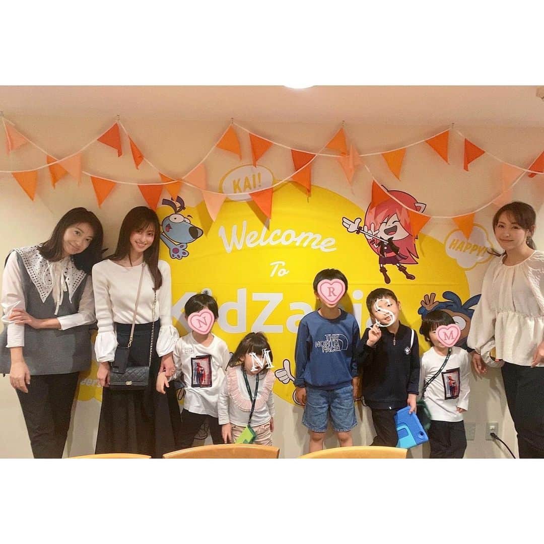澤野井香里さんのインスタグラム写真 - (澤野井香里Instagram)「久しぶりの#キッザニア甲子園 (*´꒳`*) Mは初めてで、キッズサイズのコスチュームに身を包んでみんな可愛かったー💕 @kidzaniajapan   今回は順ちゃんが#キッザニアパーティー プランを予約してくれてたから、一江と3家族でお友達みんなで先に3つのお仕事予約できたので集合もゆっくり🕘♡  個室のお部屋を使えたりおやつがもらえたり満喫できた🥰  みんなでしたお仕事は ⭐️街時計🕰 @seikowatchjapan  ⭐️警備 #ALSOK @alsokofficial  ⭐️チーズケーキ作り #森永乳業   みんなで楽しく街時計のダンスして、警備ではピリッと敬礼🫡やキビキビ行動して、チーズケーキ作りは思い思いのデザインに仕上げて楽しめた💕  この後は各自自由にお仕事＾＾♪  習い事？みたいな感覚で社会勉強にもなるし楽しくてほんとにいい施設✨  #ks_23✨ #ks_kobe✨ #関西ママ #京都ママ #男の子ママ #女の子ママ #ママライフ #ママリ #コドモノ  #6歳 #4歳 #こどもとおでかけ #👦🏻👧🏻 #S⭐️_ #M🍒_  #s⭐️m🍒 #神戸 #甲子園 #キッザニア #社会勉強 #sdgs #kidzania #kidzaniajapan」4月9日 20時12分 - kaori_sawanoi
