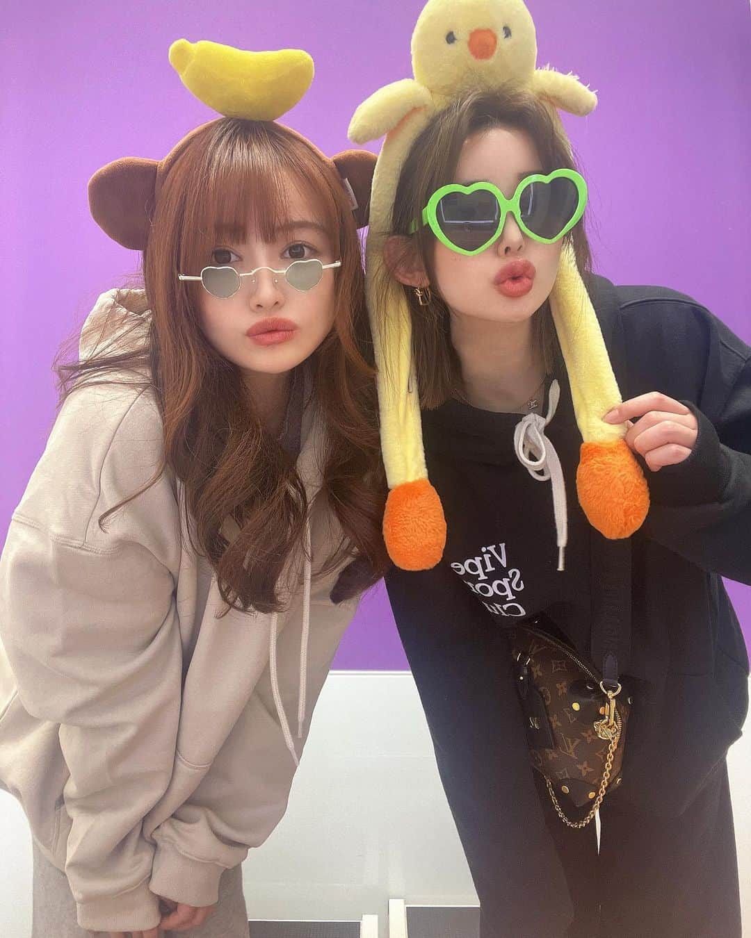 餃子のりさちゃんのインスタグラム：「韓国のぷりくらはほぼノーマルカメラ📸  #韓国旅行 #韓国女子旅 #韓国ファッション #韓国プリクラ#カチューシャ」