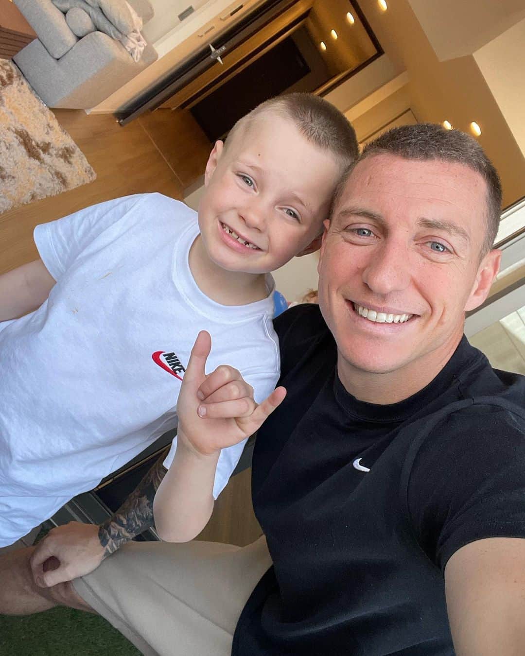 ミッチェル・デュークのインスタグラム：「Can’t explain how good it feels to celebrate my little boys birthday in person with him here in Japan 🇯🇵💙 Happy 7th Birthday Jaxson 💙」