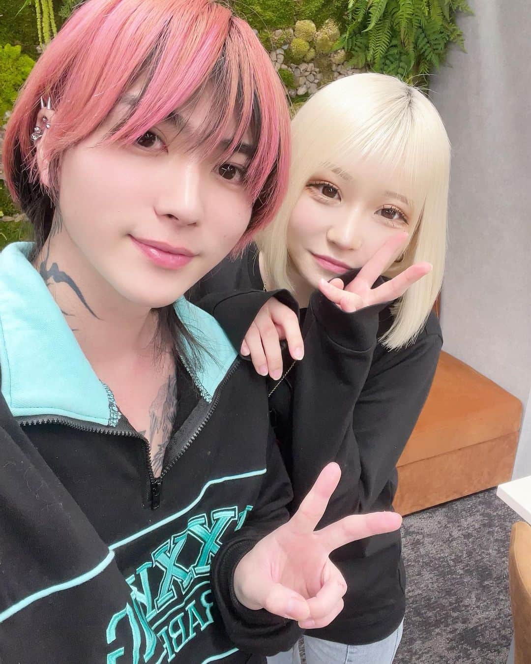 いーたろのインスタグラム：「まるさんと撮影〜😉🫶 #レペゼンフォックス#いーたろ#私の沼にハマりなさい」