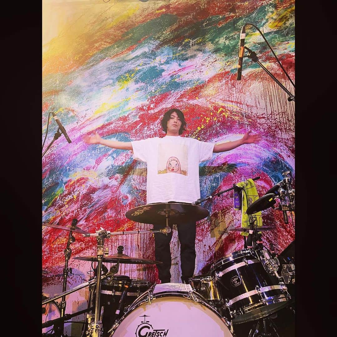 渡邊一丘のインスタグラム：「Tour "花降る空に不滅の歌を" 堺はFANDANGO、ありがとうございました。ツアーも折り返し。これまでとはちょっと違う、いろんな事が起こりはじめてる気がします。良い方向に向かえてるのでは。 16/30」