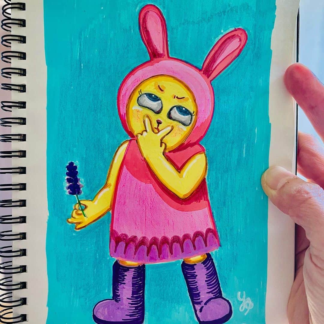 池田有希子のインスタグラム：「ハッピー・イースターっぽいのを描こうとしたら、『マチルダ』を観た方ならピンと来てしまうネタが入り込んでしまいました。 #HappyEaster #MatildaTheMusical #sketchbook #posca #poscadrawing #illustration」