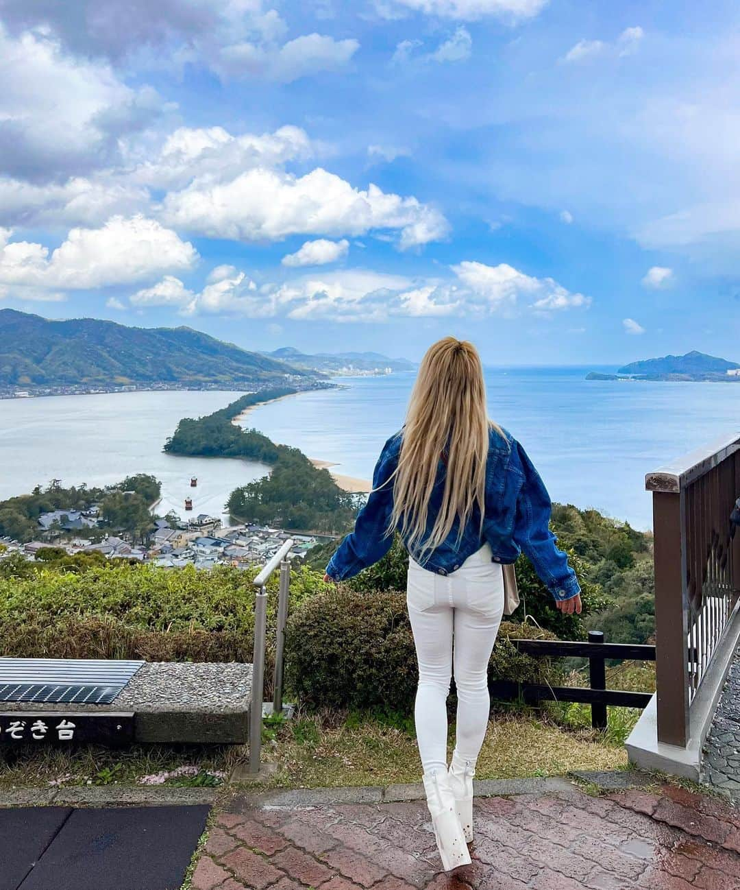 やよさーんさんのインスタグラム写真 - (やよさーんInstagram)「. 日本三景の天橋立🏔素敵✨ 京都は久しぶりに訪れたけどやっぱり京都大好きやなぁ😍⤴︎ 非日常で最高だっ😆🙌🏾 海の京都は初めてで新鮮😆✨ . . #天橋立 #日本の絶景 #日本三景 #そうだ京都行こう #京都観光 #京都旅行 #京都旅 #京丹後 #kyotojapan #kyototrip #japantrip #amanohashidate」4月9日 20時24分 - yayosaan