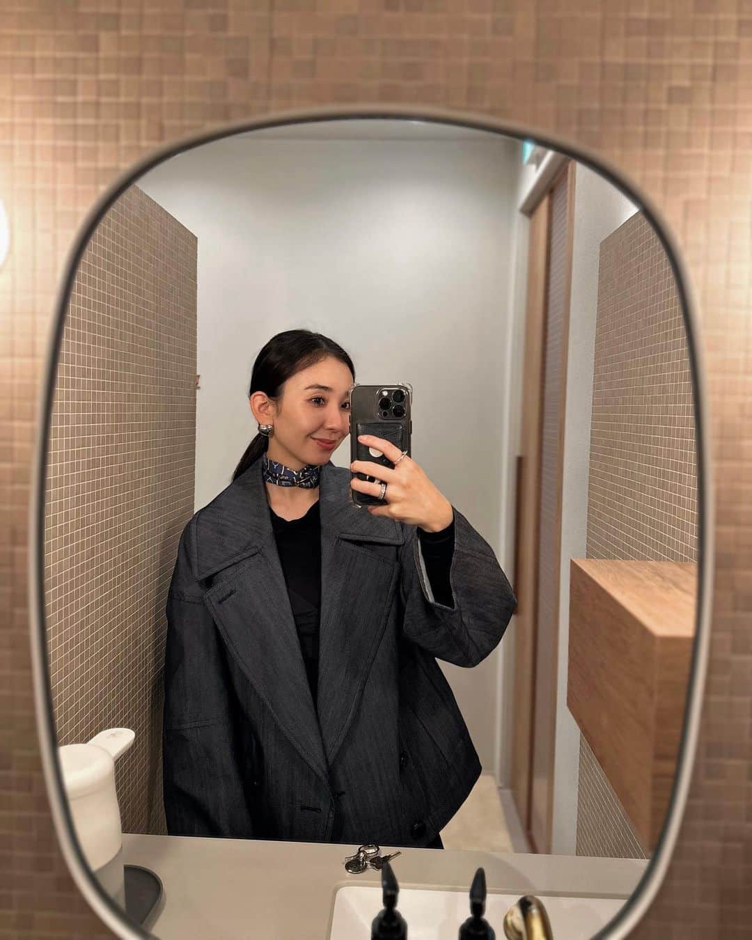 鈴木詩織のインスタグラム：「🕊✨🤍  こんなに綺麗で優しくて丁寧な先生に会えたレディースクリニック初めて🥹 @creagetokyo_ld   フリーランスなので健診を受けなくてはと思い、レディースドックを受けてきたよ✔︎ また次健診に行くならここがいい！と思うくらい良かった🥹  健康といえば、 @ans_for_skin の内服薬も継続中💊 Ans.にしてから皮膚科に通う時間や手間が省けて本当にありがたい♡  #クレアージュ東京#YOU健診#レディースドック#ans_for_skin」