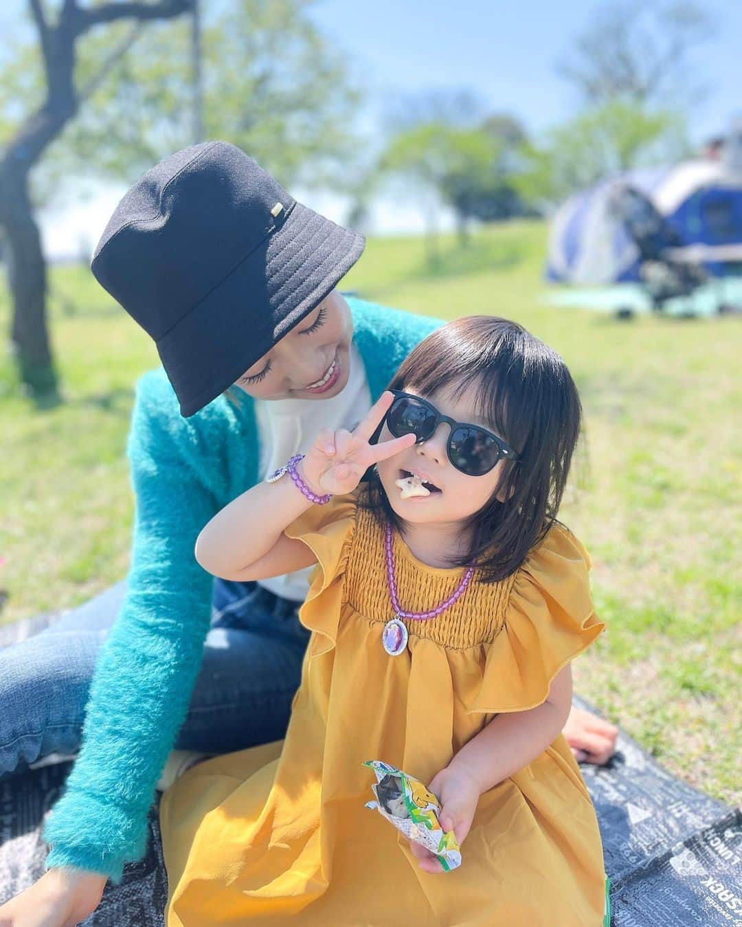 DJ YURiAのインスタグラム：「平和な日曜日でした🌞 また明日から頑張ろう🌈  #sunday #sunnyday #familytime  #もぐもぐタイム  #公園 #こでまり #ピクニック #女の子ママ」