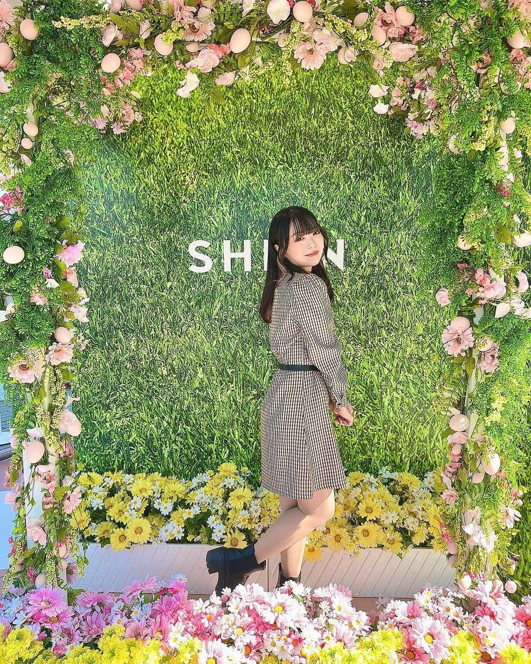 白井佑奈のインスタグラム：「🎡  横浜赤レンガ倉庫のイベント行ってきた！    『LIFESTYLE with DOGS powered by SHEIN』に行ってきたよ〜🥰    わんちゃんの為のブースだったり  アーティストのLIVEがあったり  もちろんSHIEN( @Shein_japan )の映えスポットも！💗      今日は全身SHIENコーデなの🫶    onepiece: 3233765  boots: 11255078  ring: 7772897      これから春になるし、暖かい日に着るお洋服もSHIENで探してみようっと🤭🌸    ぜひクーポンcode使ってみんなもお買物してみてね🛍✨  【コードはこちら👉LWD23K】  0~5999円:15%OFF  6000円~:20%OFF  使用期限:2023/4/8~2023/5/31      ＊＊＊＊＊＊＊＊＊＊  お仕事依頼はDMへ💌💭 ＊＊＊＊＊＊＊＊＊＊    プロフィールリンクはこちら👉 @yuna_smile0130     #シーイン#シーイン購入品#シーインコーデ#横浜#横浜観光#横浜赤レンガ倉庫#赤レンガ倉庫#横浜映えスポット#カップヌードルミュージアム#横浜大桟橋#横浜お出かけ#お出かけコーデ#SHIEN#LWDwithSHEIN#SHEINモデルになろう#SHEINコーデ#SHEIN購入品#yokohama#hkt48#ske48#nmb48#ngt48 @sheinofficial」