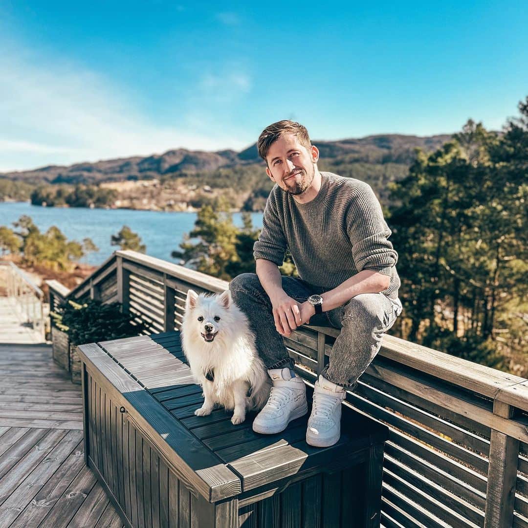 アラン・ウォーカーのインスタグラム：「Wishing you all a Happy Easter🐣🐰」
