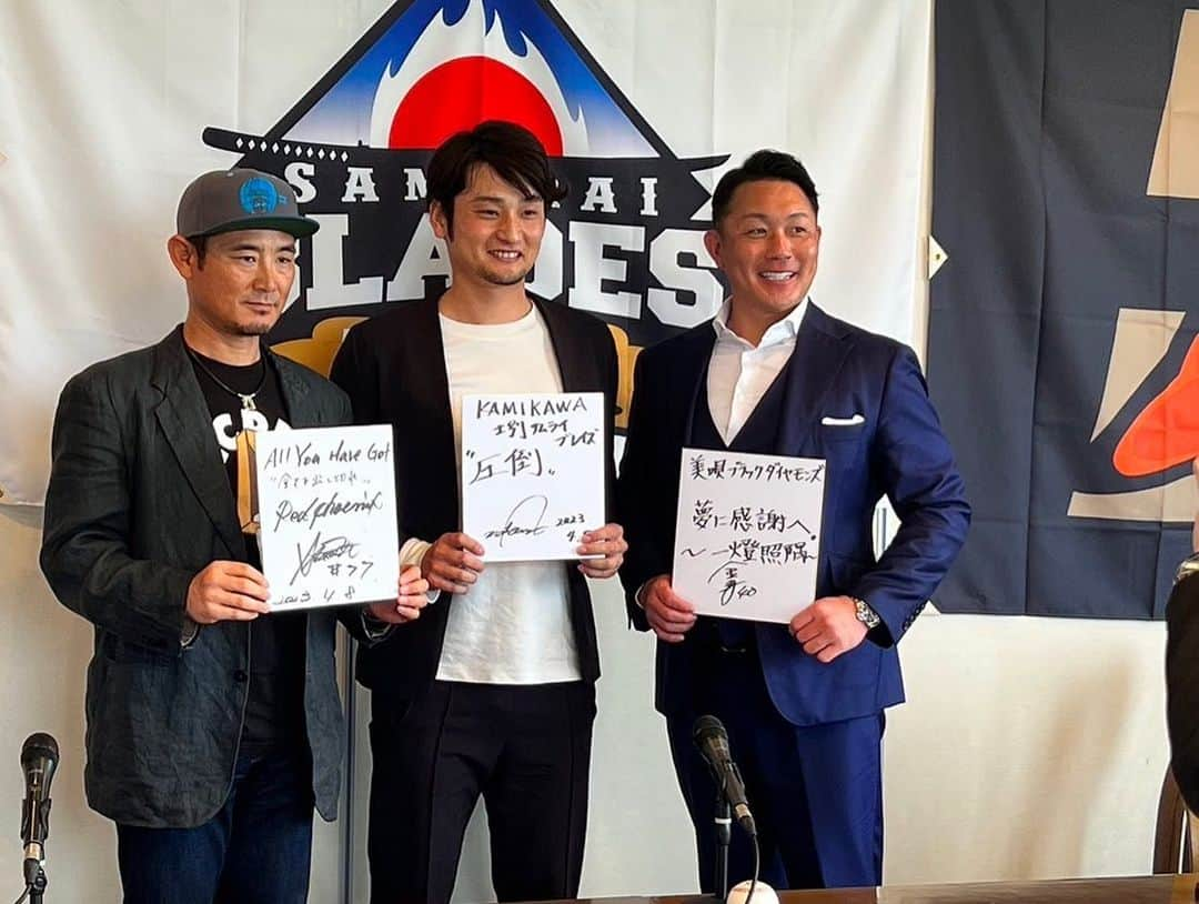 中村勝さんのインスタグラム写真 - (中村勝Instagram)「監督会議で3球団の監督、岩本SAが集まりました！ ファイターズの大先輩方と共に盛り上げていけたらと思います！！ HFL5月7日士別で開幕します✨✨ 2枚目の色紙は1枚限定ですがHFL公式のTwitterより応募できます！ #新垣SAはお休みでした」4月9日 20時45分 - masa__nakamura