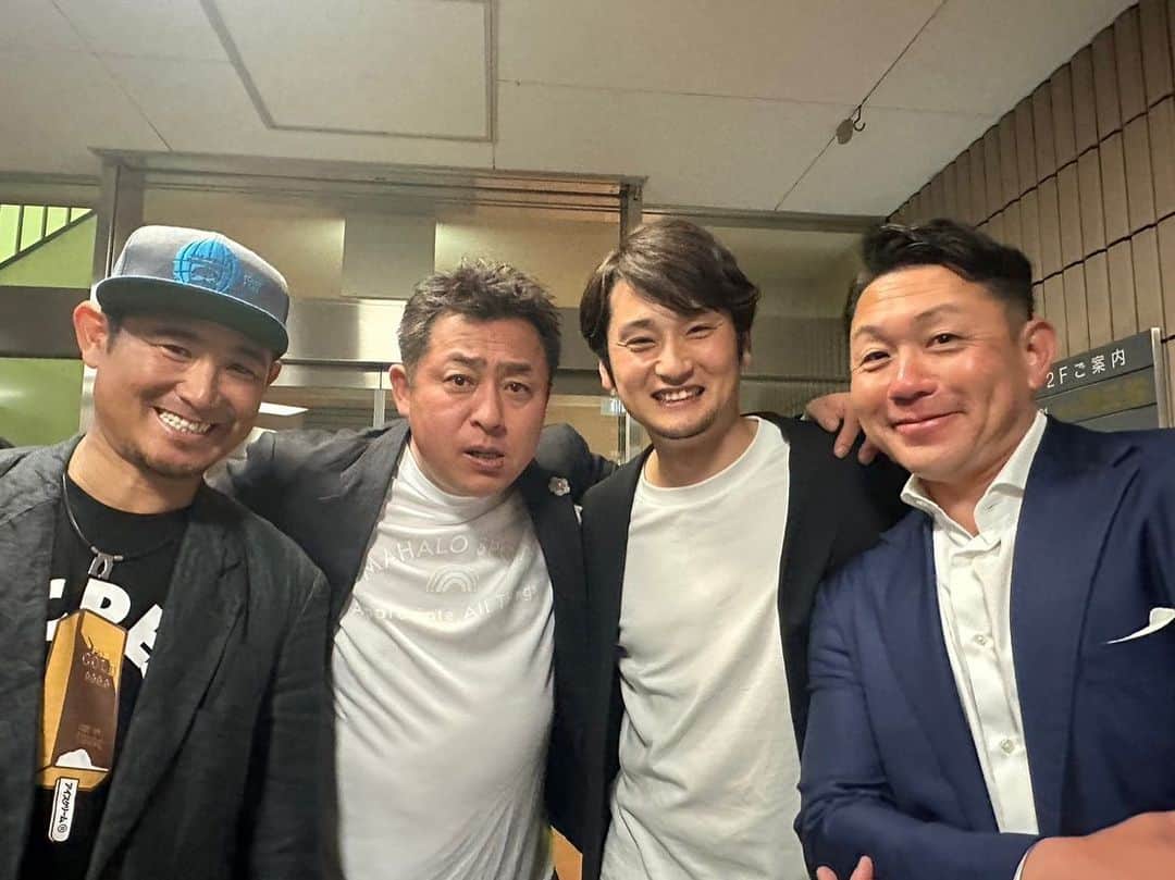 中村勝のインスタグラム：「監督会議で3球団の監督、岩本SAが集まりました！ ファイターズの大先輩方と共に盛り上げていけたらと思います！！ HFL5月7日士別で開幕します✨✨ 2枚目の色紙は1枚限定ですがHFL公式のTwitterより応募できます！ #新垣SAはお休みでした」