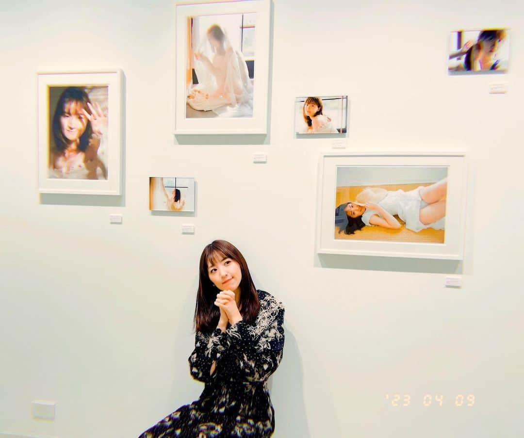 船岡咲のインスタグラム：「⋆ ꙳ ⁡ ❀ ✿ ⁡ ⁡ ⁡ 船岡咲写真展『これからさきも。』 無事終了しました📷✨ ⁡ ⁡ こんなに素敵なギャラリーで 贅沢にも私の写真展を開かせていただき そして足を運んでいただけて 幸せな期間でした😢♡ ⁡ ⁡ ⁡ 人生で初めての写真展！ いろんな方が来てくれて、 お写真やフォトブックをお求めいただいて すごく嬉しかったです。 ⁡ とにかくこのフォトブックの写真たちは 自信作なので沢山の人に 見てもらえて嬉しかったです。 ⁡ 期間中はいろんな出会いやご縁を感じて 嬉しいことばかりでした。 ⁡ 関わってくださった全ての皆様に感謝します🌸 本当にありがとうございました！ ⁡ 写真展の下にある カフェ望月さん(ここ美味しすぎるよ)で 1人プチ打ち上げして帰りました🍠♡ ⁡ ⁡ ⁡ ⁡ #gravure #japanesegravure #instagravure #gravureidol #写真展 #これからさきも写真展 #アニバーサリーフォトブック」