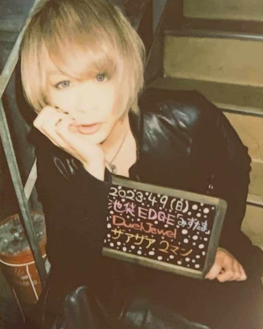 Natsukiさんのインスタグラム写真 - (NatsukiInstagram)「髪切った！ 嘘。」4月9日 20時48分 - natsuki_bassist